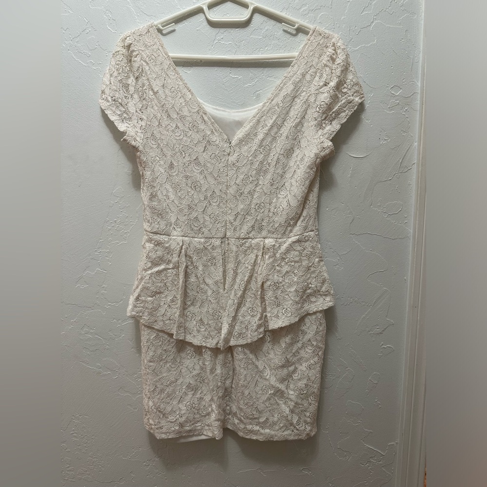 Ina peplum mini - Picture 2 of 3